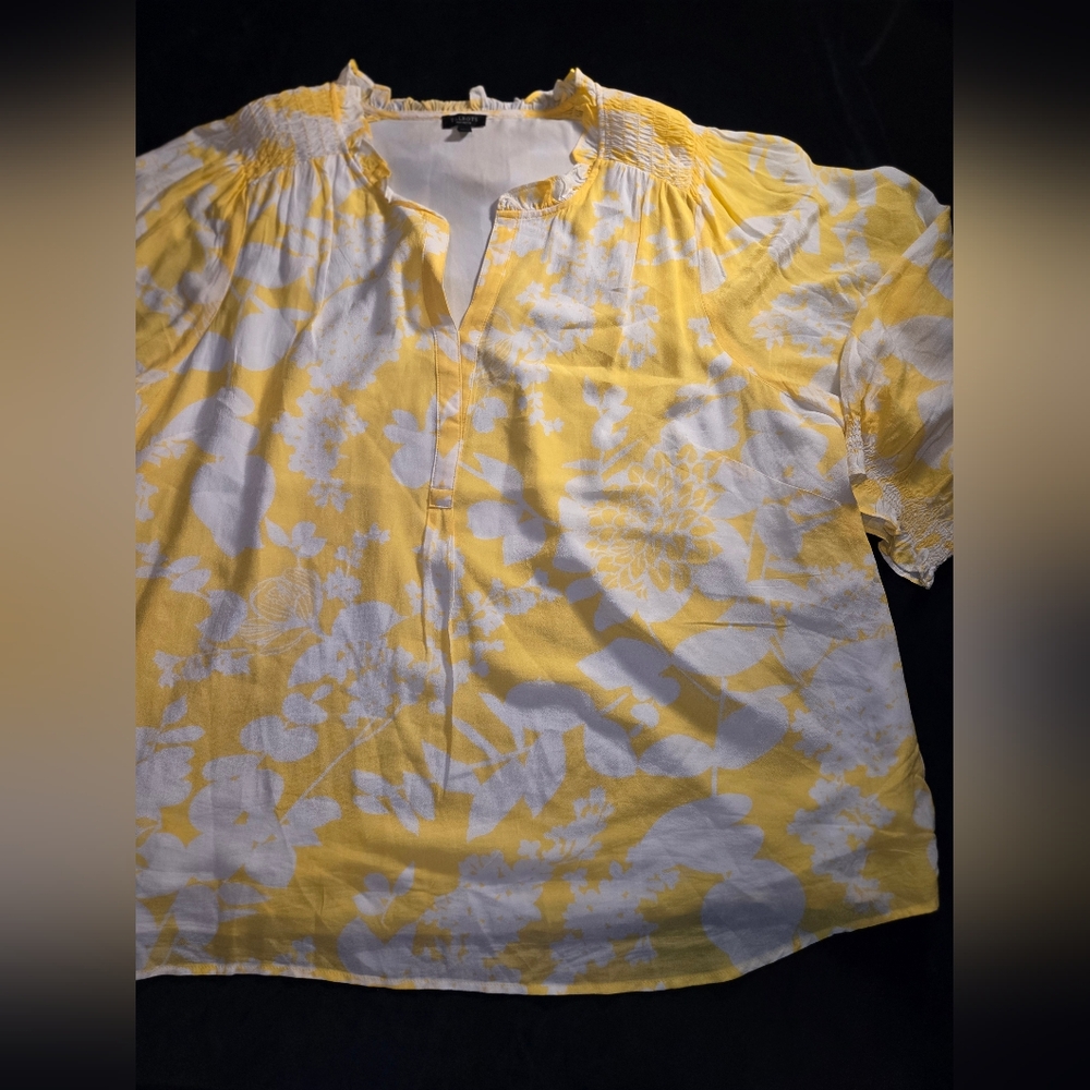 Talbots blouse.  Women's Size 3XP. Yellow And White Short Sleeve Machine Wash